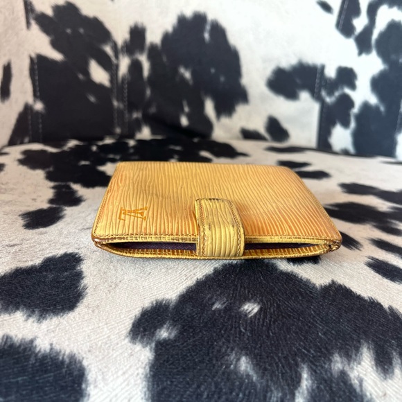 Louis Vuitton Yellow EPI Leather Purple Wallet MI0967 - Picture 4 of 16